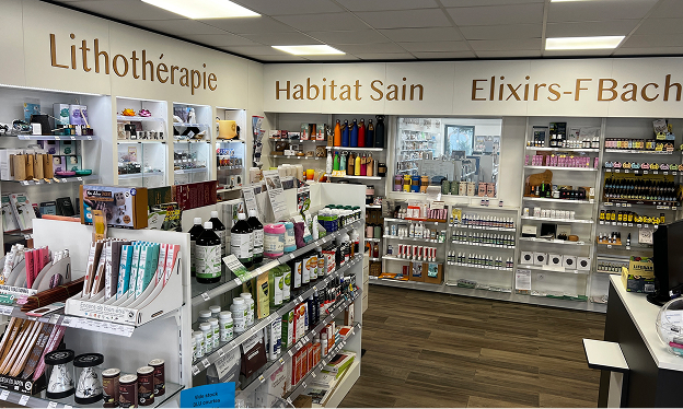 Intérieur de magasin lumineux avec étagères de produits naturels et panneaux Lithothérapie, Habitat Sain, Elixirs-F Bach à Muret en Haute-Garonne 31